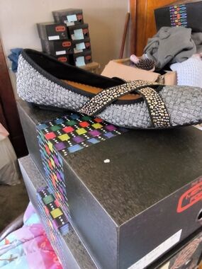 bernie mev. Silver Rhinestone-Embellished Ballet Flat